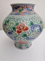 Grote antieke Chinese Wucai porseleinen vaas met