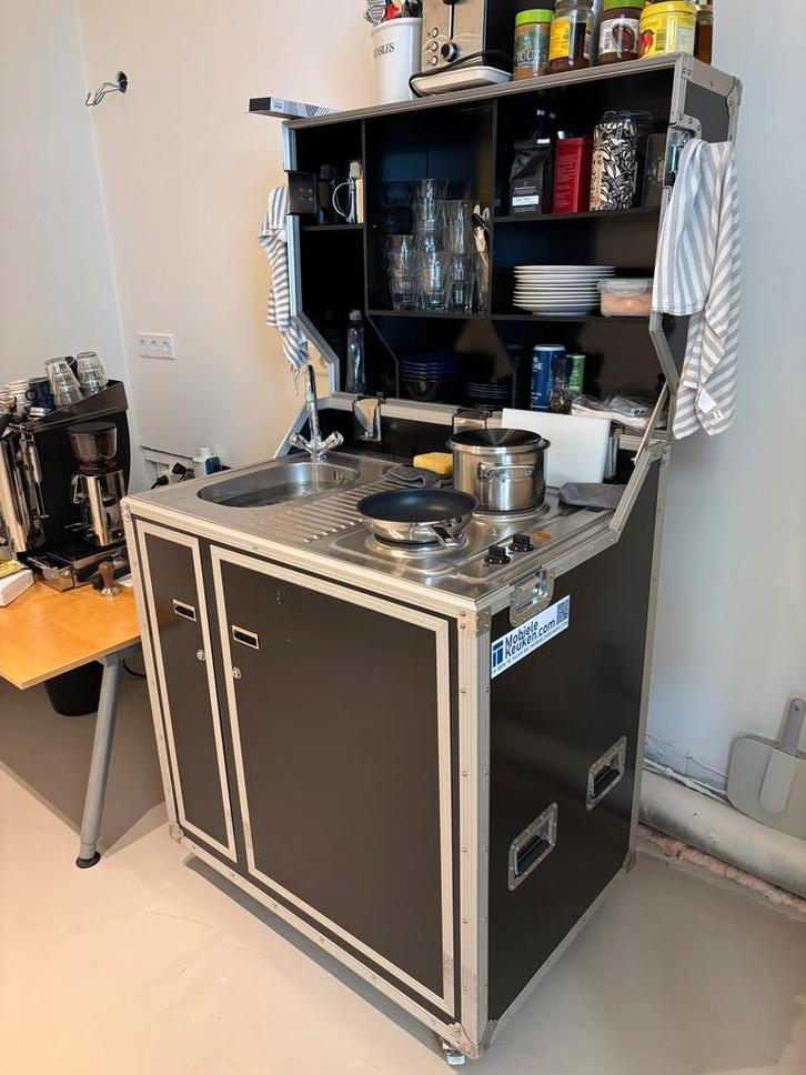 MobieleKeuken huren, voor je keuken verbouwing., Huis en Inrichting, Keuken | Complete keukens, Staal of Rvs, Greeploos, Met kookeiland