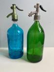 Twee Decoratieve spuitwater flessen - Glas, Zinklegering