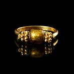 Oud-Romeins, Keizerrijk Ring met glazen kraal van Romeinse