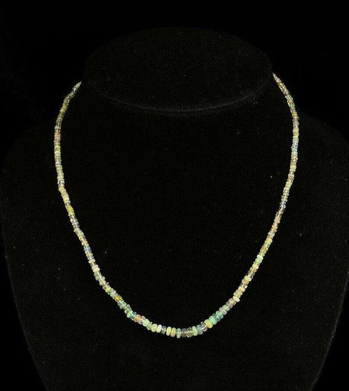 Il}-{ë}en Opal Etiopi Well sluiting in 18k goud Vrije, Verzamelen, Mineralen en Fossielen