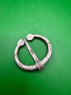 Middeleeuwen, kruisvaardersperiode Zilver Omega fibel - 32, Antiek en Kunst