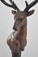 sculptuur, deer head on marble base - 52 cm - Brons