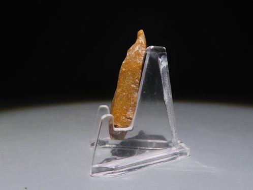 Europa Vuursteen mes. 3,8 cm hoog. Neolithisch, 6000 - 4000, Antiek en Kunst, Antiek | Overige Antiek