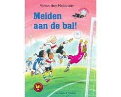 Boek Voetbalsterren 1 - Meiden aan de bal! 9789000354061, Boeken, Overige Boeken, Zo goed als nieuw, Verzenden