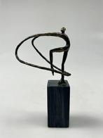 Corry Ammerlaan - Figuur - Obstakels overwinnen - Brons, Antiek en Kunst, Curiosa en Brocante