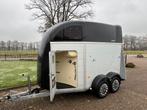 Nieuwstaat Humbaur vol-alu 2-paards met zadelkamer!, Dieren en Toebehoren, Paarden en Pony's | Trailers en Aanhangwagens, Ophalen