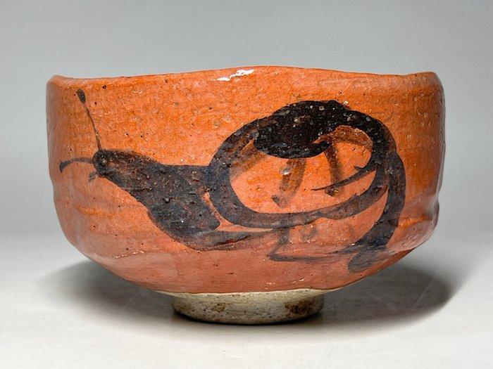 Kyoto Ware Aka Raku Chawan with Snail and Ancient Script, Antiek en Kunst, Antiek | Overige Antiek