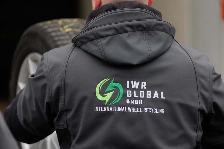 Oude velgen met band gezocht – Alleen voor bedrijven, Auto-onderdelen, Banden en Velgen, Banden en Velgen, Gebruikt, Overig, Ophalen of Verzenden