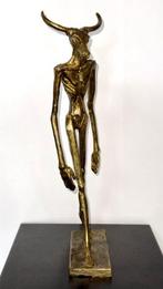 Abdoulaye Derme - sculptuur, Minotaure en marche - 47 cm -