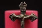 Middeleeuws (Gothic) - Bronzen versierde kruis - Relikwie -