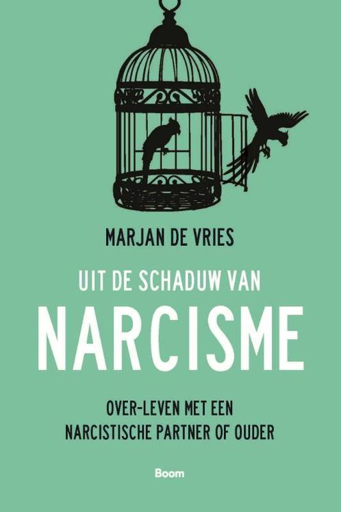 Uit de schaduw van narcisme 9789024437962 Marjan de Vries, Boeken, Psychologie, Gelezen, Verzenden