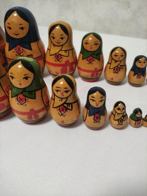 Wooden painted matryoshka. Made in the USSR. 2 complete, Antiek en Kunst, Antiek | Speelgoed