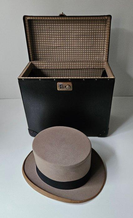 The Master Hat of Holland - Founded 1920 - Met verhuur, Antiek en Kunst, Curiosa en Brocante