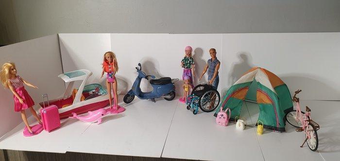 Barbie - Barbiepop Barbie set met boot, scooter, tent en, Antiek en Kunst, Antiek | Speelgoed
