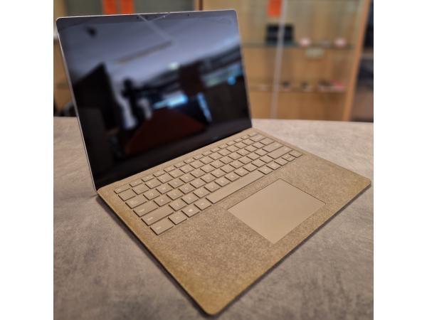 Veiling - Microsoft Surface 1 Intel Core i5-7200U 8GB 256GB, Computers en Software, Windows Laptops