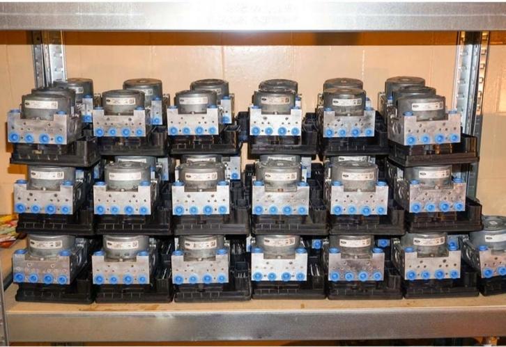 ABS pomp Ford Fiesta D1B12C405AF D1B1-2C405-AF D1B1-2C013-BD, Auto-onderdelen, Remmen en Aandrijving, Gereviseerd, 12 maanden garantie