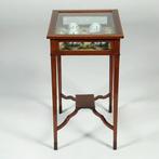 Vitrinetafeltje met ingelegde hulsthouten biezen langs boven, Antiek en Kunst, Ophalen of Verzenden