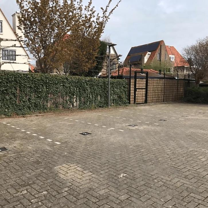 Gestoffeerd appartement met balkon en inloopdouche, Huizen en Kamers, Huizen te huur, Direct bij eigenaar, Appartement