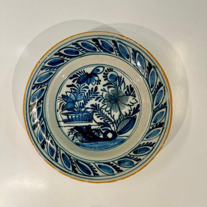 Delft, Plateelbakkerij - Bord - Aardewerk - 18e eeuws delft, Antiek en Kunst, Antiek | Glas en Kristal