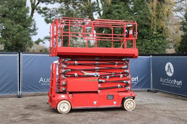 Veiling: Schaarlift Elektrisch, Zakelijke goederen, Machines en Bouw | Liften, Steigers en Ladders, Ophalen