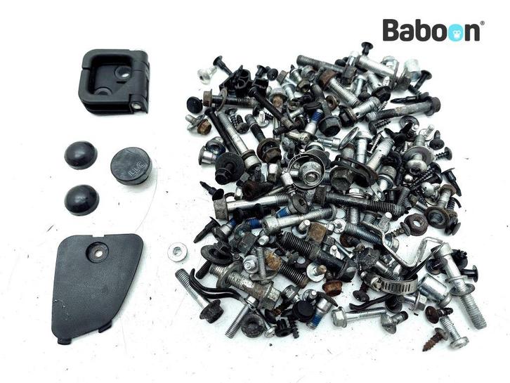 Bouten en Moeren Suzuki UX 150 Sixteen (UX150), Motoren, Onderdelen | Suzuki, Gebruikt, Verzenden