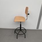 Werkplaatsstoel met houten zitting retro metalen onderstel