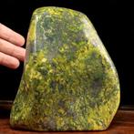 Peruaans serpentin met pyriet – glanzende natuurlijke steen.