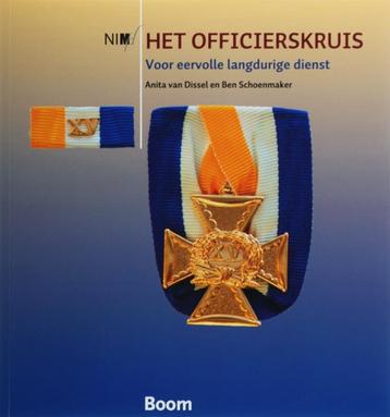 Het officierskruis voor eervolle langdurige dienst beschikbaar voor biedingen