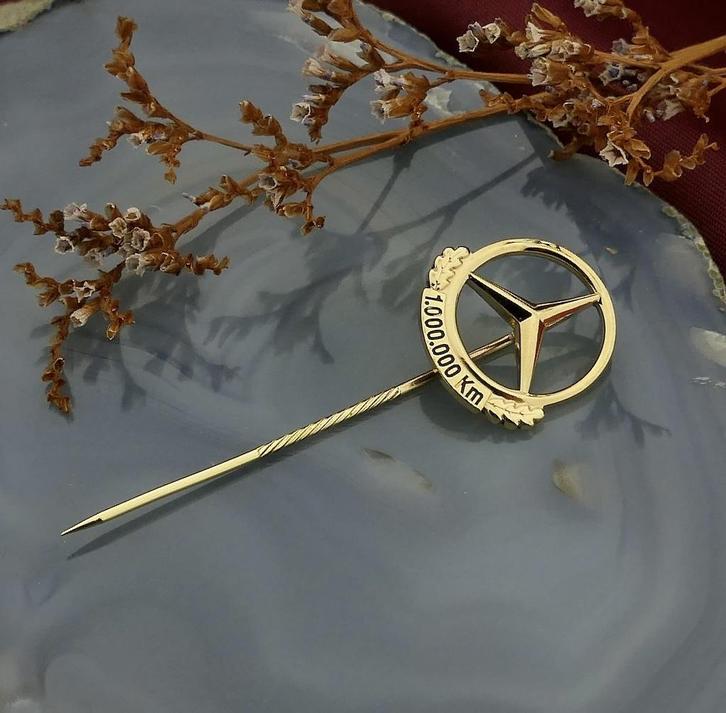 8 karaat vintage reversspeld met Mercedes Benz logo, Sieraden, Tassen en Uiterlijk, Broches, Overige kleuren, Gebruikt, Goud, Ophalen of Verzenden