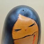 Set van 2 Japanse Kokeshi-poppen door Sadao Kishi – Winnaar, Antiek en Kunst