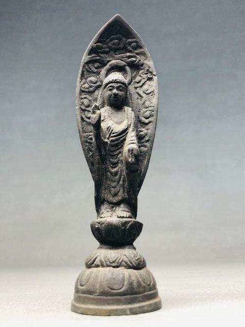 Very old Amida Buddha statue Amida Nyoraifrom about, Antiek en Kunst, Antiek | Overige Antiek
