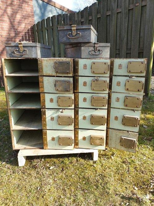 Vintage bank safe with 15 compartments and 3 safe drawers, Antiek en Kunst, Antiek | Wandborden en Tegels