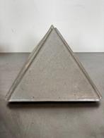 Vaas - Keramiek - Mobach piramide sculptuur, Antiek en Kunst, Curiosa en Brocante