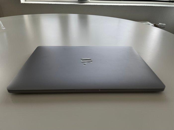 Apple MacBook Pro with touchbar 13-inch, 2020, Two, Spelcomputers en Games, Spelcomputers | Overige Accessoires