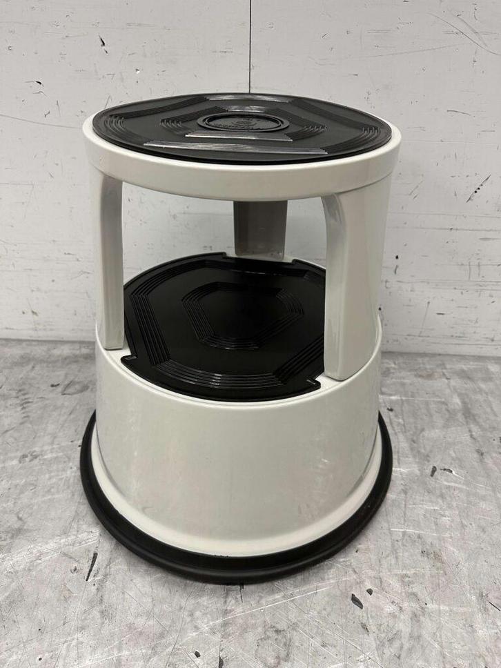 Manutan verrijdbaar opstapje opstapkruk 2 treden, Zakelijke goederen, Horeca | Overige, Ophalen of Verzenden