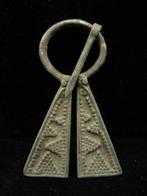 Viking periode Brons Versierde begrafenis fibula/broche. -