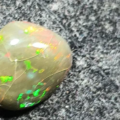 Nachtblauwe opale kristal stayish 18,70 karaat Getrommeld -, Verzamelen, Mineralen en Fossielen