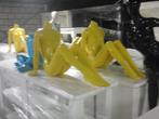 groene blauwe gele en witte glossy kinderfiguren van zeer