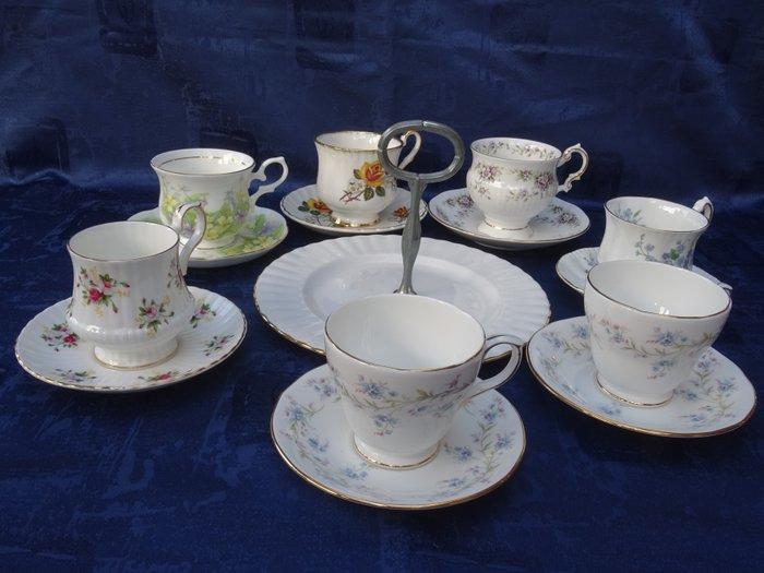 English porcelain tea/coffee set - Theeservies -, Antiek en Kunst, Antiek | Meubels | Tafels