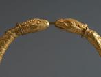 Etruscan Gouden koper Sankes hoofden armband. 5e eeuw voor