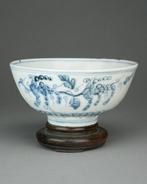 Bowl - Porselein - Grapes  - China - Zhengde (1506-1521), Antiek en Kunst
