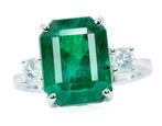 8.55 Cts Vivid Green Emerald (Zambia) - 0.45 Cts Diamond -
