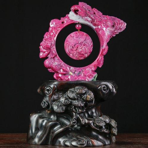 Ruby, de koning der edelstenen, is een variëteit van korund., Verzamelen, Mineralen en Fossielen