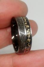 Ring met Seymchan meteoriet inleg en bladgoud. Kies uw maat.