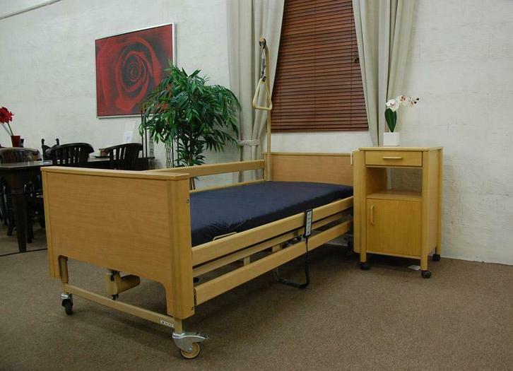 Hoog laag bed / ziekenhuisbed / seniorenbed / thuiszorgbed, Huis en Inrichting, Slaapkamer | Bedden, Gebruikt, Verstelbaar