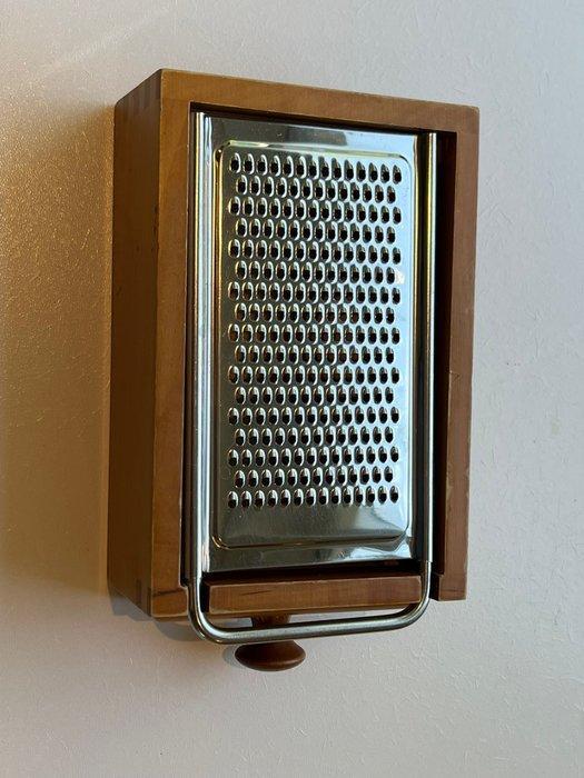 Alessi - Kaasrasp - Hout, Staal - Twergi Cheese Grater, Antiek en Kunst, Antiek | Keukenbenodigdheden