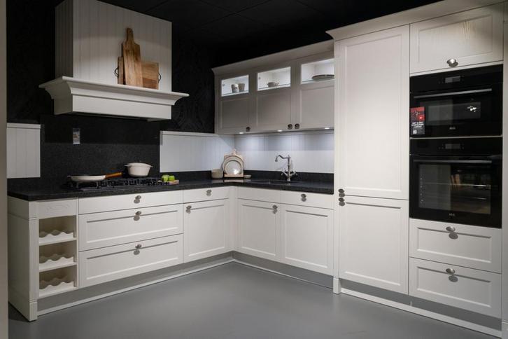 Essenhout gelakte witte hoekkeuken, Huis en Inrichting, Keuken | Complete keukens, Graniet of Steen, Hoogglans of Gelakt, Wit