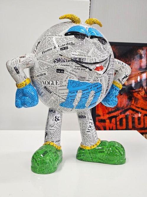 Patryk Konrad - M&Ms Vogue resin sculpture - limited, Antiek en Kunst, Kunst | Designobjecten