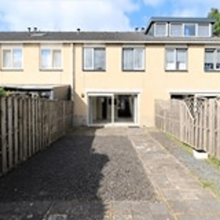 Eengezinswoning met tuin, balkon en gestoffeerd, Huizen en Kamers, Huizen te koop